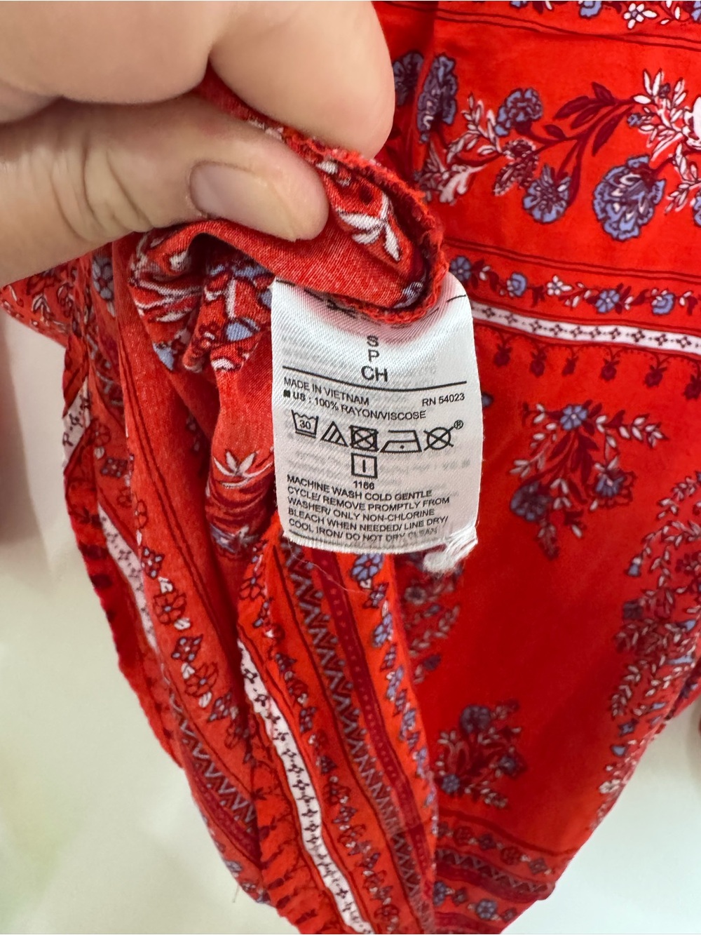Old Navy Red Paisley & Floral V-Neck Blouse - Picture 5 of 5